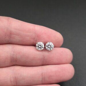 Sterling Silver Round Cubic Zirconia Stud Earrings A7064